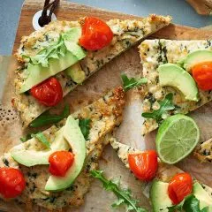 PEPPADEW® Spinach Chicken Crust Pizza with Avocado PEPPADEW® Spinach Chicken Crust Pizza with Avocado